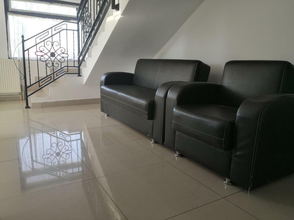 Pensiunea Platinum Targu Jiu Ngoại thất bức ảnh